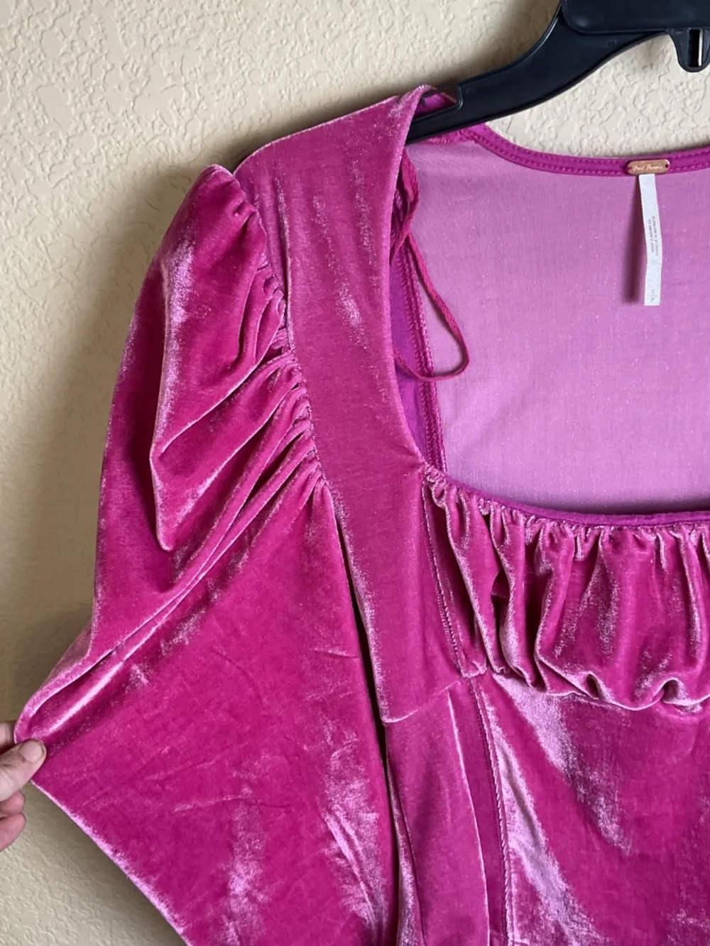 Free People Womens Small Pink Hold Me Velvet Crop Top Ruched Puff Sleeves‎